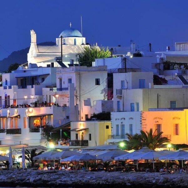 Thumbnail for Vivi la Pasqua a Paros con lusso e tradizione