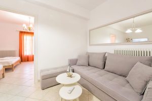 Panos Parikia Apartment